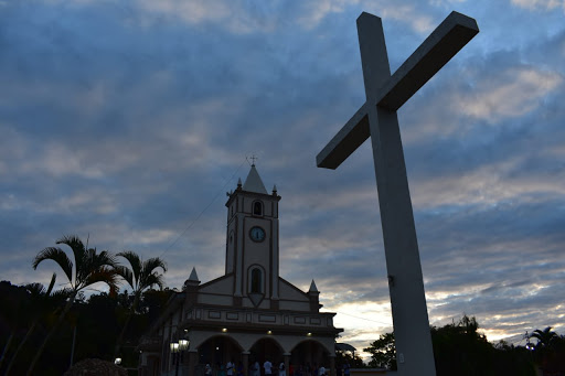 Melhores Hotéis Baratos Perto de Penha do Capim, Minas Gerais 2025